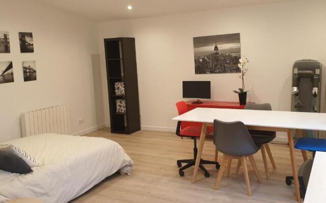 Adorable Studio 25m² Tres Calme Avec Parking (Adults Only)
