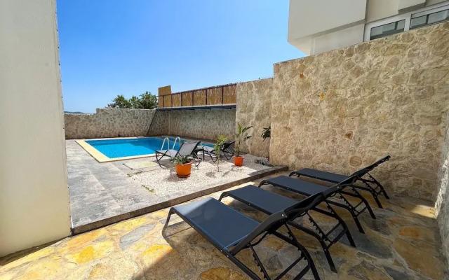 Villa With Private Pool Garden - All Rooms w AC