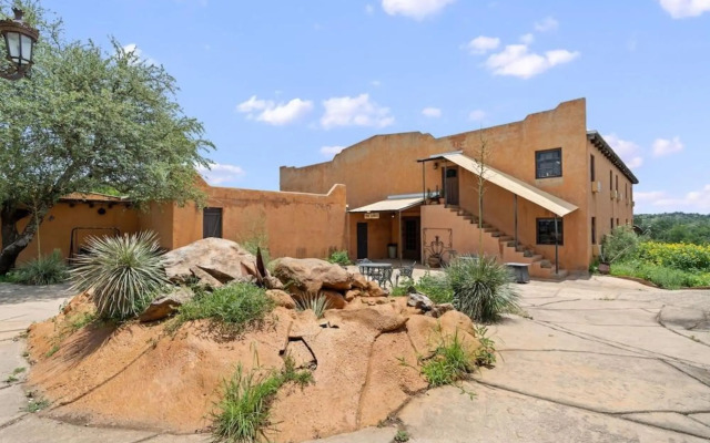 The Trois Estate at Enchanted Rock