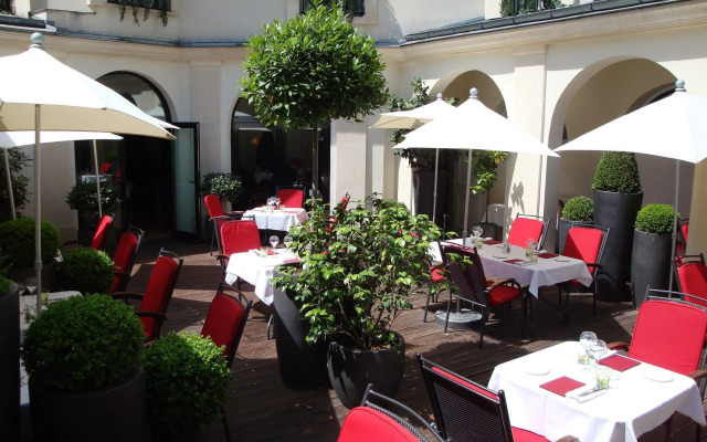 Grand Hotel Champs-Elysees