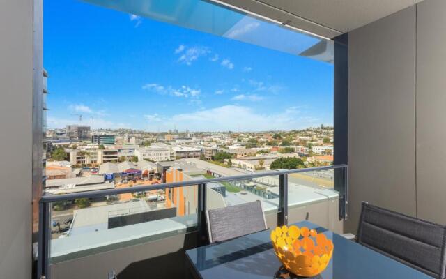 Keeping Cool on Connor - Executive 2BR Fortitude Valley apartment with pool and views – Balcony – Brisbane
