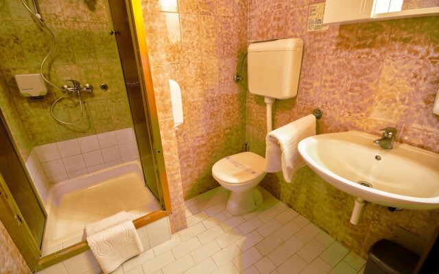 Hotel Omir