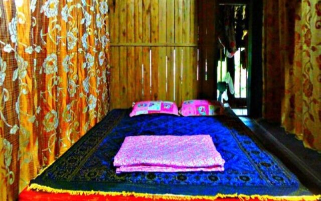 Thon Tha Tay Stilt House