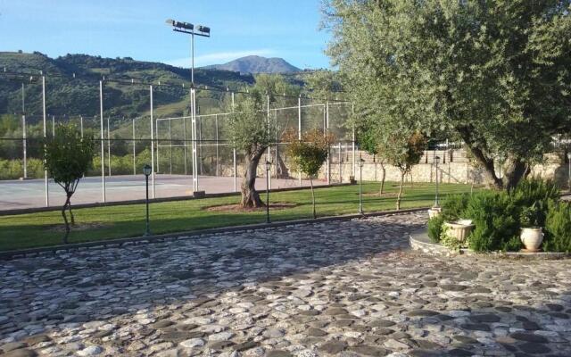 Studio With Tenis Court And Mini Basket