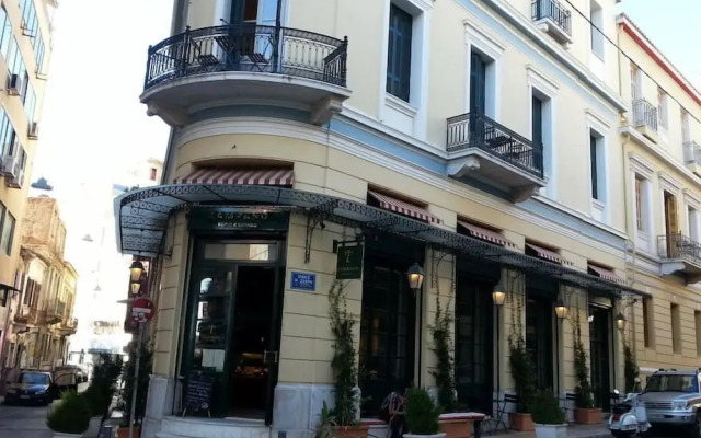 Green and Romantic Apartment City Center