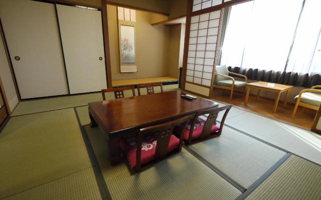 Route Inn Grantia Komatsu Airport