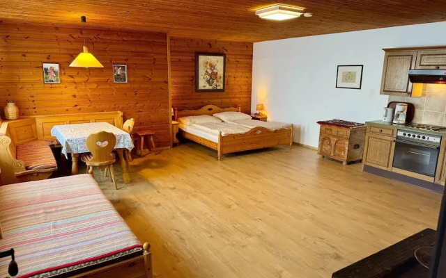Farmhouse Near Afritzer See & Verditz Trails