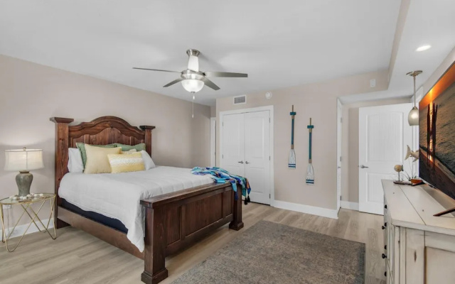 Dolphin Point #602a