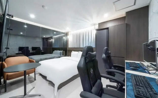 Rosy Hotel