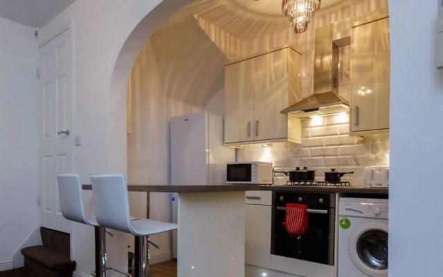 Shaftesbury Apartment