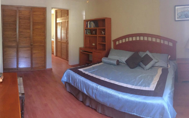 Condominio junto a la cañada Eca do Queiros