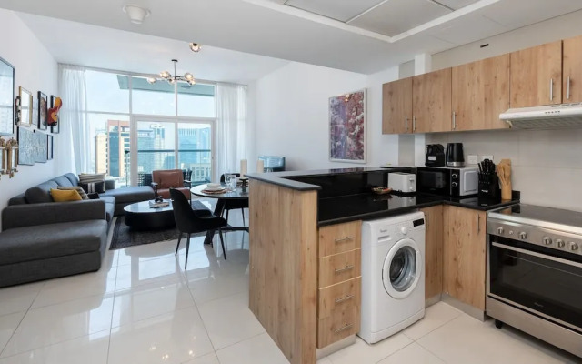 Premium 2BR Apt w Marina Views