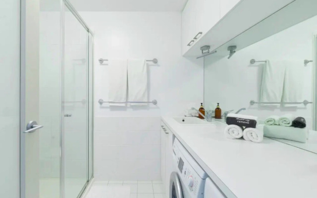 Adelaide CBD Stylish Gem WIFI Parking