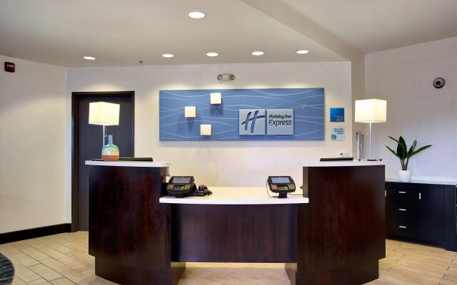 Holiday Inn Express & Suites Costa Mesa, an IHG Hotel