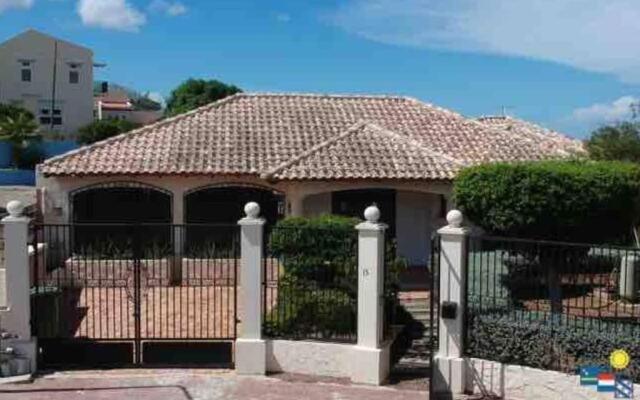 Breezy “Hacienda” w/pool - 4bed in Gated Resort