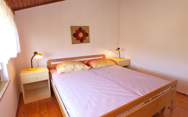 Apartment 895