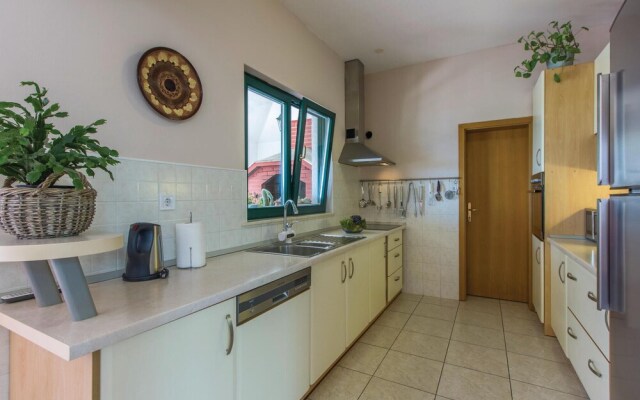 Amazing Home in Stobrec With Wifi and 4 Bedrooms