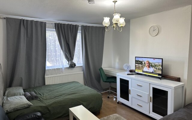 Great 5-bed Wembley Home 25min From Central London
