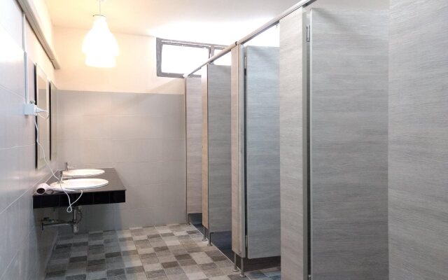 Rama 9 Kamin Bird Hostel