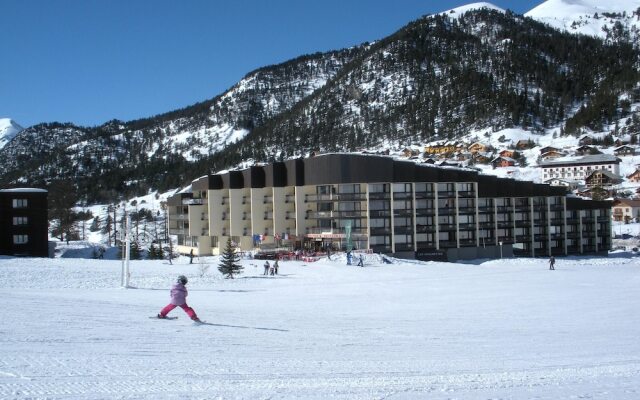 Studio in Montgenèvre, With Wonderful Mountain View, Balcony and Wifi