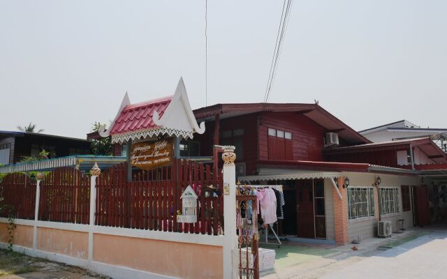 Muangluangraek Homestay