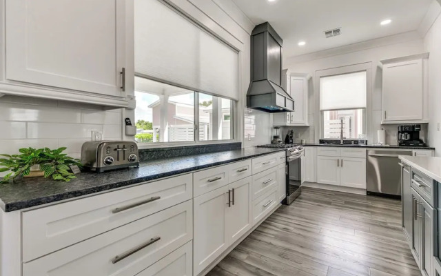 Walk to Pass Christian Beach: Stunning Family Home