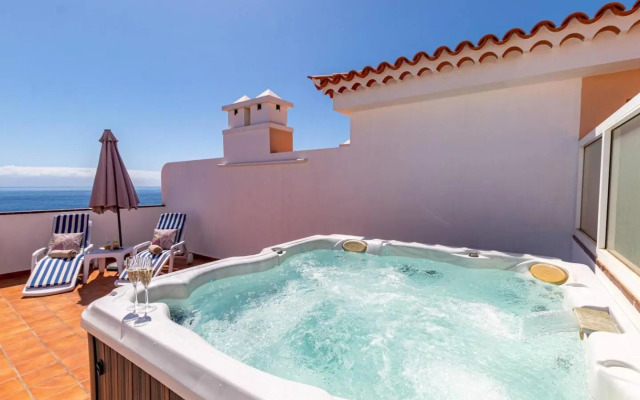 Oceanview Penthouse With Jacuzzi by DreamHomesTenerife
