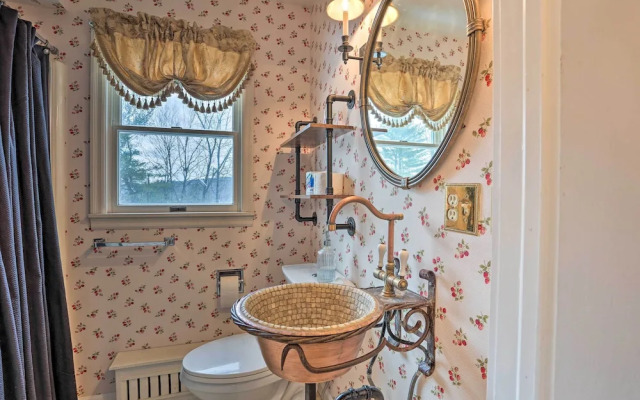 1 Mi to Lake Wallenpaupack: Spacious Poconos Villa