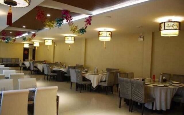 Heluo Sunshine Culture Theme Hotel