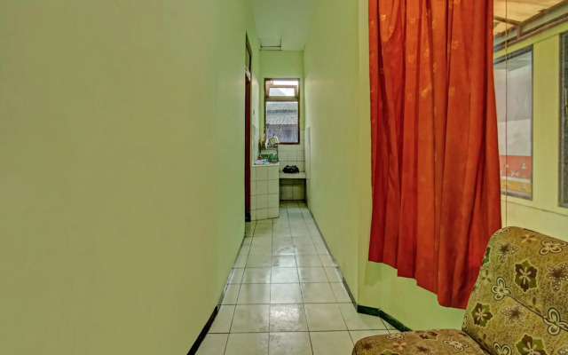 OYO 90031 Villa Papada