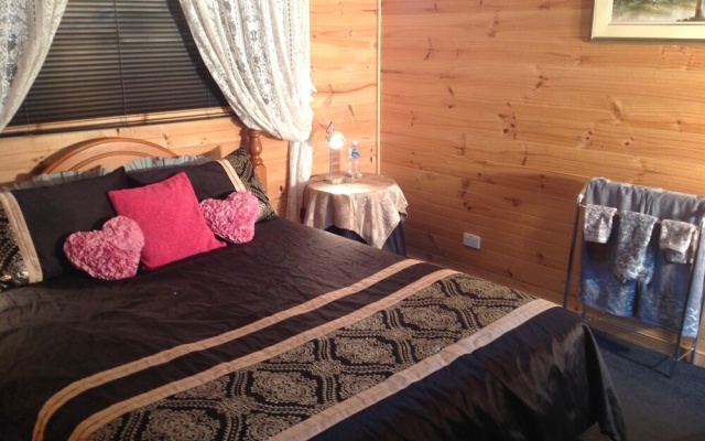 Stony Rise Cottage B&B – Guest Rooms – West Kentish