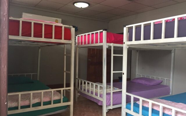 Empo Hostel at 30 Onnut