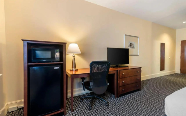 Parkwood Inn Magnuson Grand