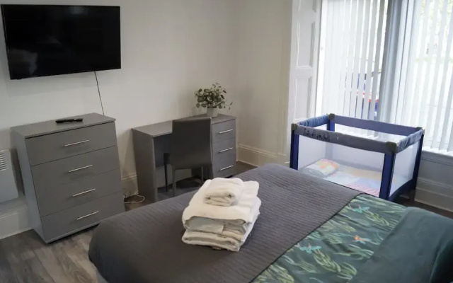 Bright & Stylish 1-bed Apt W/free Parking & Wi-fi