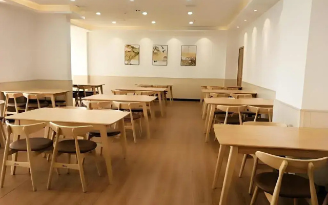 GreenTree Inn Fuyang Technician College