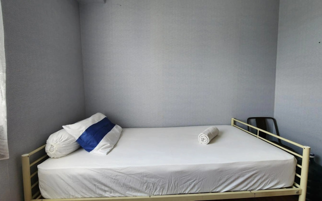 3BRs Penthouse View near JIEXPO Kemayoran Free Netflix & Amazone Prime Video – Guest Rooms – Jakarta
