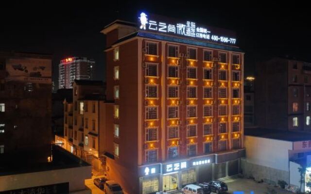 CLOUDS Hotel (Luoping Margaret)