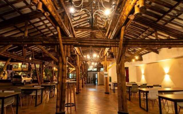 Hotel Vanguardia Natural