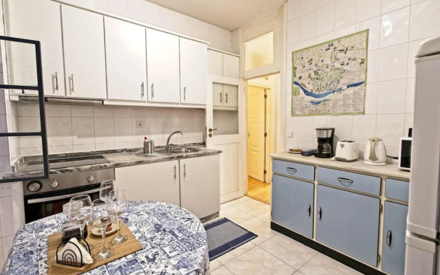 Inviting 2-bed Apartment in Porto