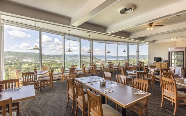 Mamateek Restaurant & Pub