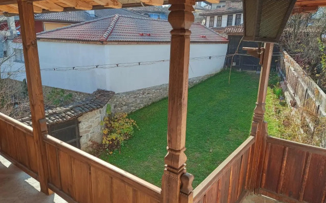 Villa Lyutovi Holiday Home