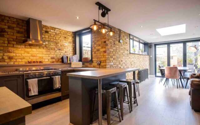 Stylish 2 Bed House In Superb Greenwich Location