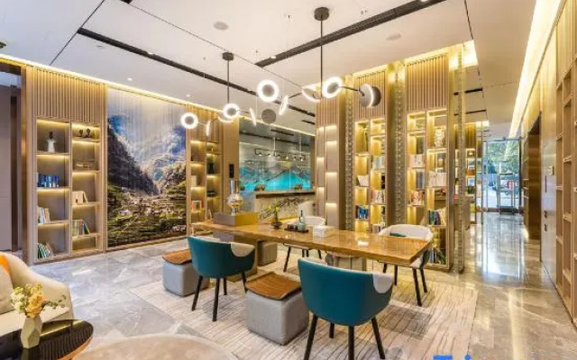 Atour Hotel Shanghai Jingan Daning International