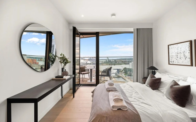 Luxury two Bedroom Apartment in East London s Docklands