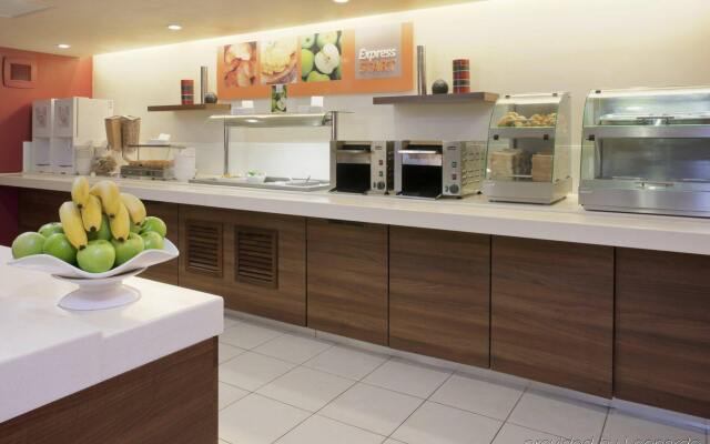 Holiday Inn Express Taunton East by IHG