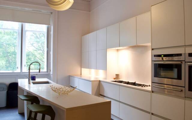 2 Bedroom Apartment With Free Parking