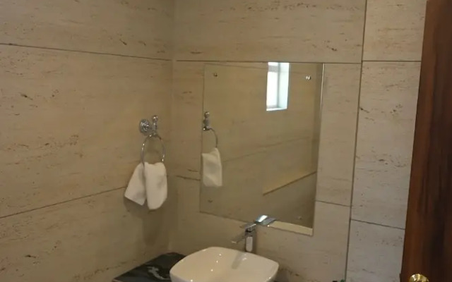 Hotel Ananta Sayana