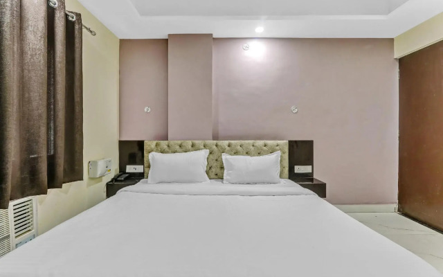 Collection O 85387 Holidays Inn