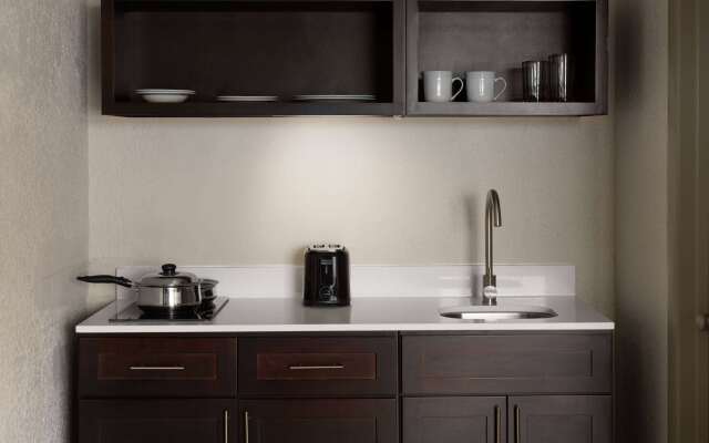 Days Inn & Suites by Wyndham Fort Pierce Midtown