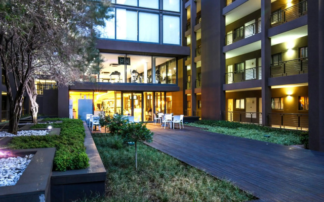 The Nicol Hotel and Apartments
